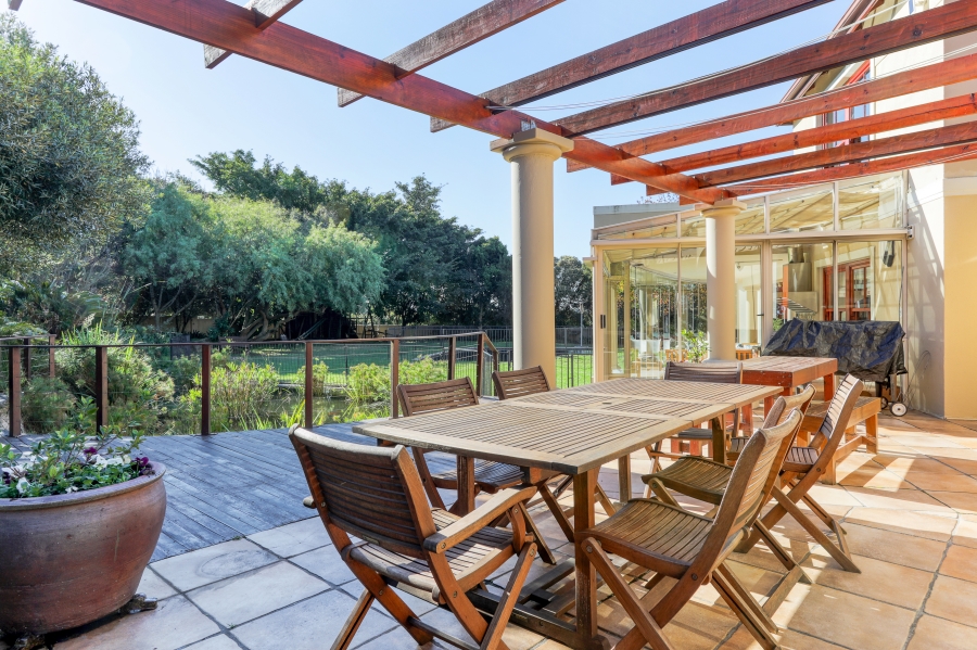 7 Bedroom Property for Sale in Zwaanswyk Western Cape